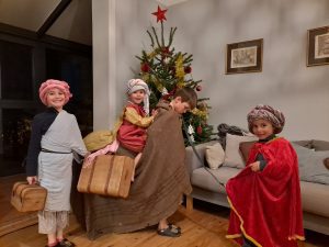 Agathe (9), Melchior (8), Mathilde (7), Edith (5) et Christophe (3)