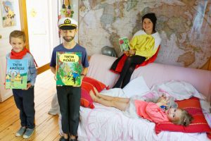 Théo Héros Agathe 4 ans, Yves 6 ans , Jeanne 8 ans et Armel 10 ans